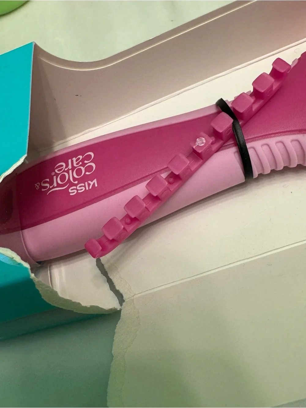 Kiss Colors & Care Pink Glide & Define Detangler Brush